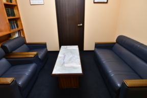 有限会社 進栄商事の応接室の写真