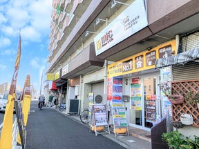 株式会社三春情報センター　根岸店の黄色い旗と白い看板が目印のお店です！の写真