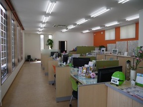 香陵住販株式会社　日立支店の店内の様子の写真