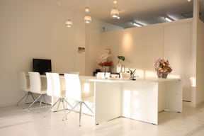 フラックスコーポレーション株式会社　イエステーション福岡南店の店舗内観の写真