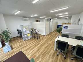 ハウスドゥ門司駅前　株式会社ヴィアンジュの店舗内観の写真