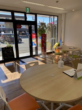 ハウスドゥ 岡谷  Y'sエステート株式会社の店舗内観の写真