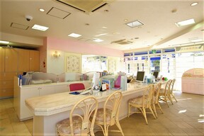 ロイヤルハウジンググループ　ロイヤルハウジング販売(株) 稲毛海岸駅前ショップの店舗内観の写真