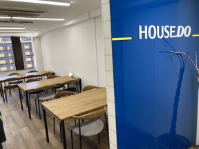 株式会社協立ハウスドゥ！天六駅前店の店内接客スペースの写真