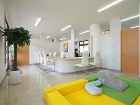 飯田グループホールディングス　ホームトレードセンター(株) 沖縄中央営業所の店舗内観の写真