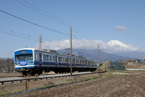 アパマンショップ不動産販売　株式会社アーネストの電車の写真