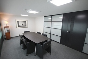 穴吹不動産流通株式会社　高松店の応接の写真