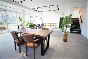 アルファス株式会社　ハウスドゥ　天白原店の店舗内観の写真