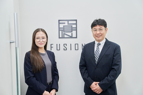 株式会社FUSIONの綺麗なオフィスで皆様のご来店お待ちしておりますの写真
