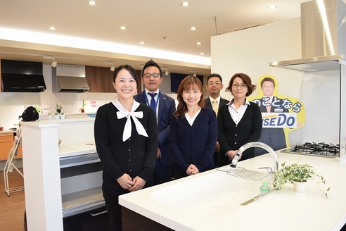 アルスビレッジ株式会社 埼玉県 朝霞市 大型駐車場完備、お気軽にお立ち寄りください。